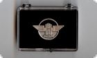 Hanomag Logo Pin 30x20 mm (mit Geschenkbox 58x43x18mm)